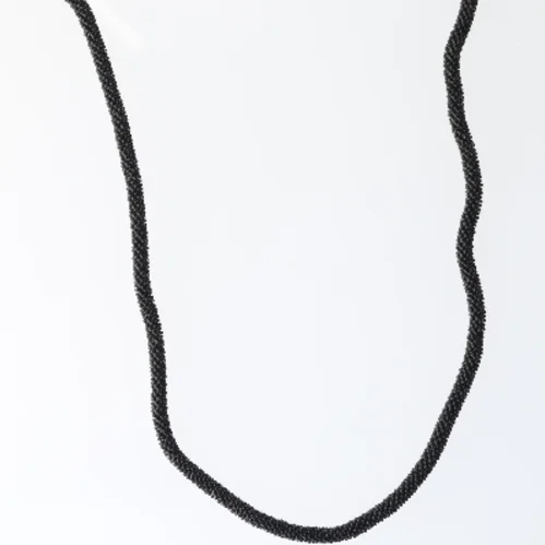 Sort perlekæde (str. 84 cm)