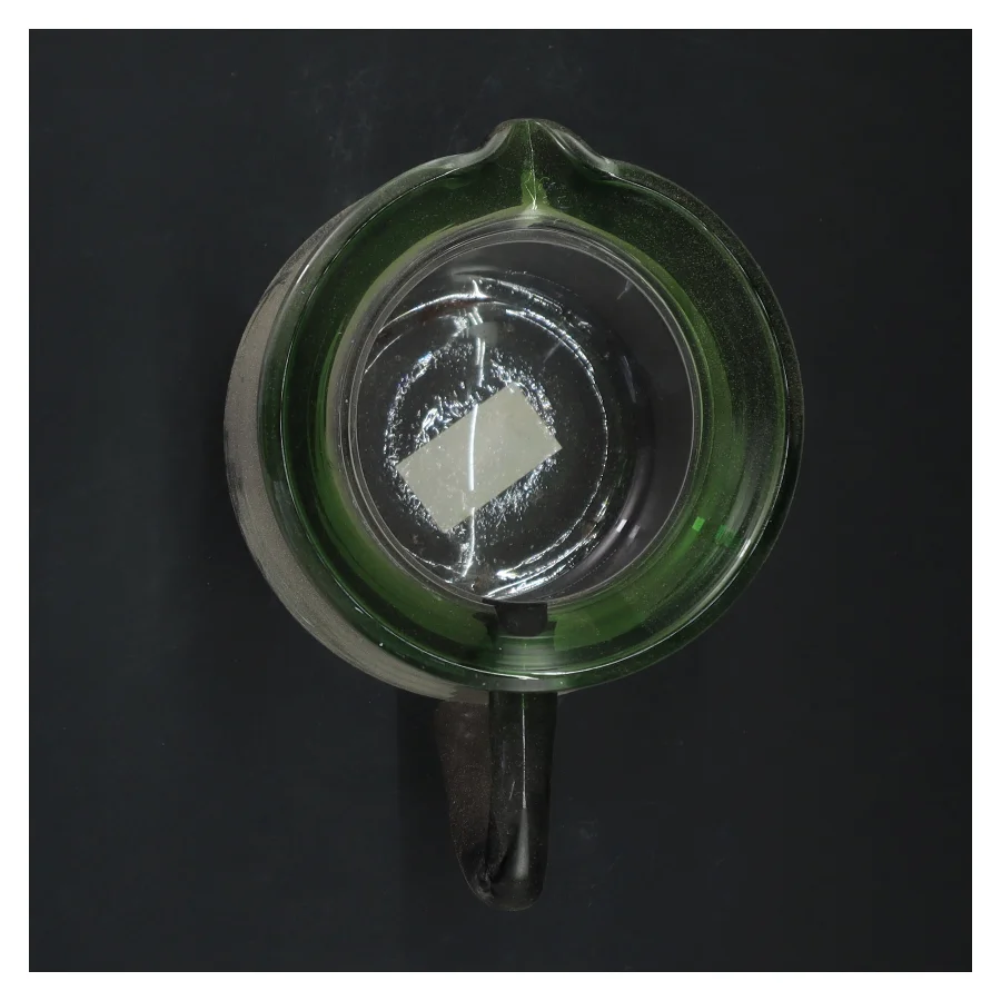 Glas kande med grøn kant (str. 17x13 cm)