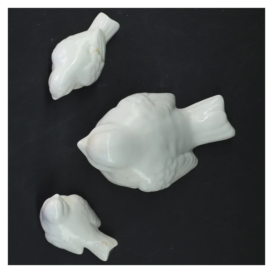 Hvide keramik fuglefiguriner fra Home Art (str. 11 og 7 cm)