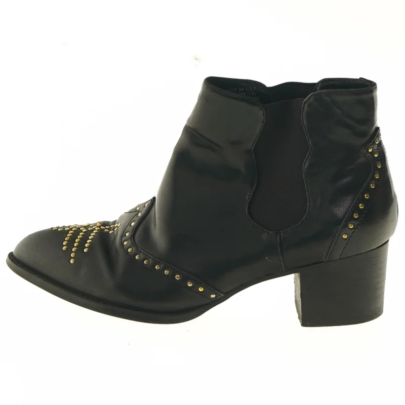 Sort støvler med nitter (str. 38 )
