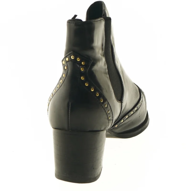 Sort støvler med nitter (str. 38 )