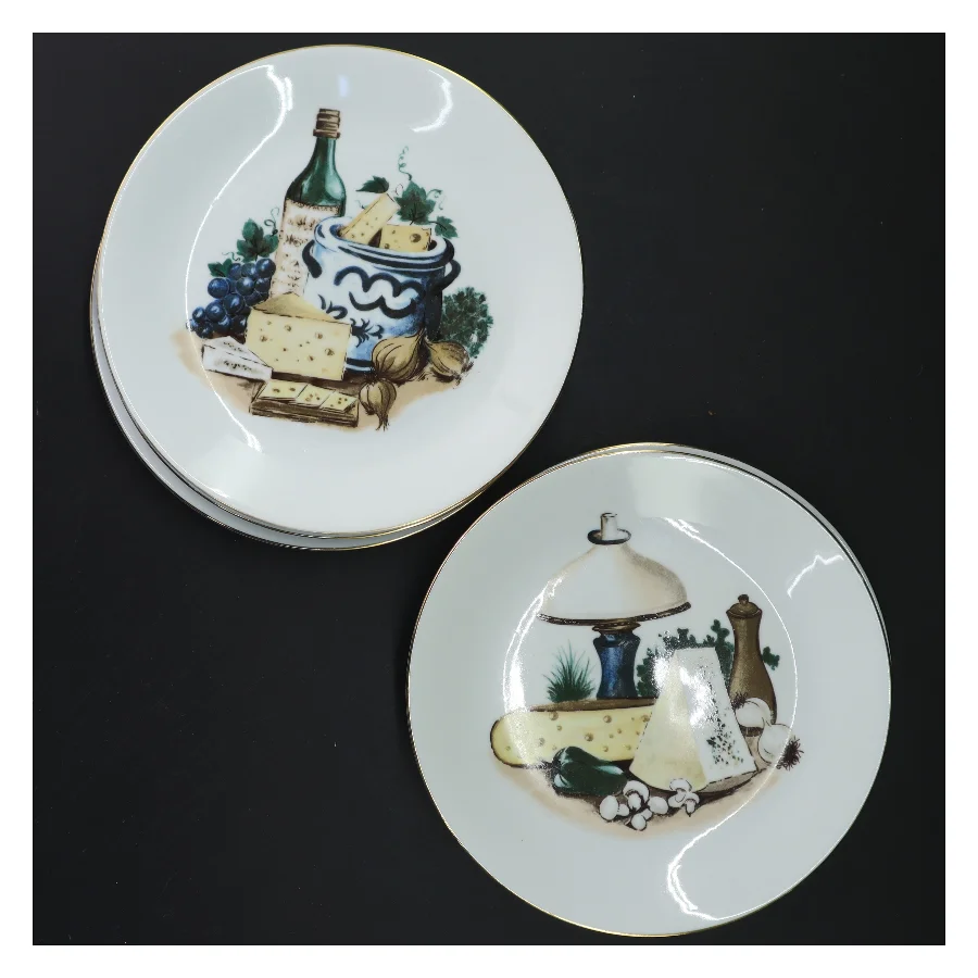 Sæt af dekorative tallerkener med ostemotiv (str. Ø 19 cm)