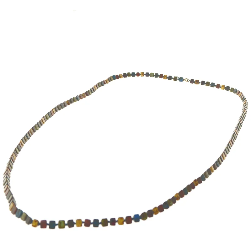 Lang perlekæde (str. 144 cm)