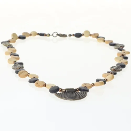 Halskæde med perler (str. 46 cm)