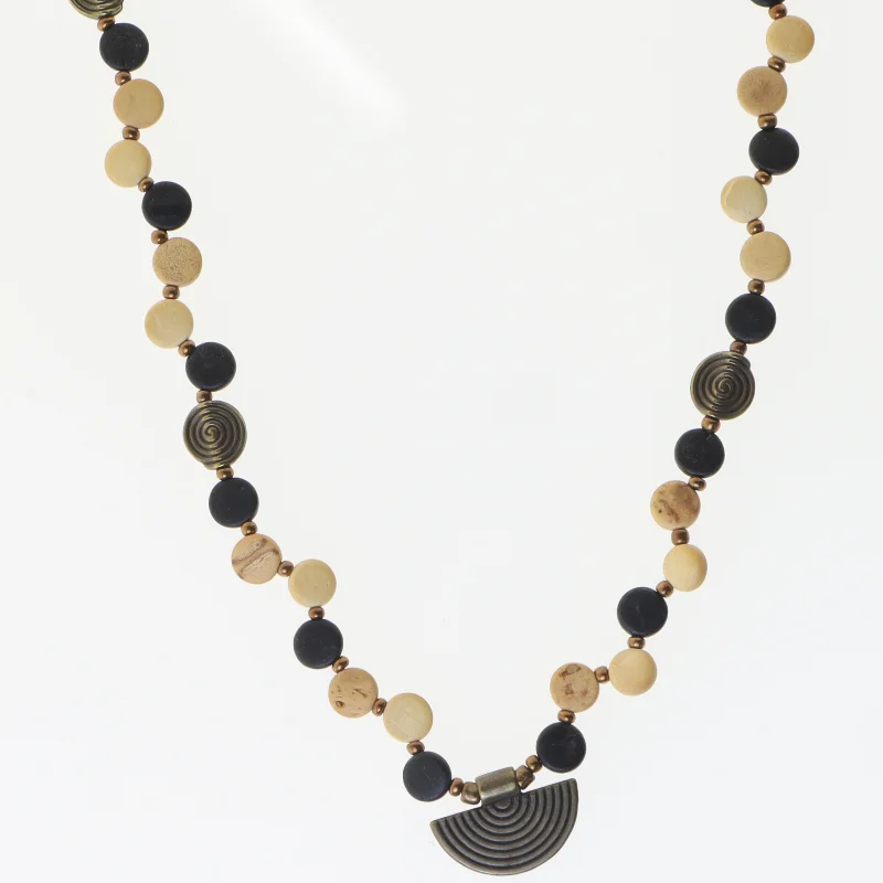 Halskæde med perler (str. 46 cm)