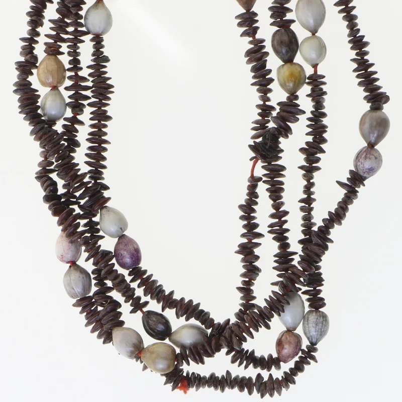 Lang halskæde med perler (str. 140 cm)