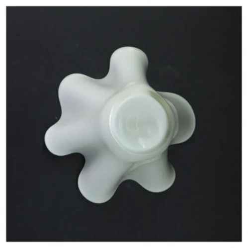 Hvid glasvase (str. 18 cm)