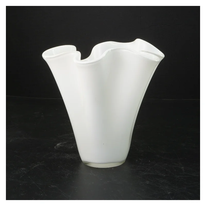 Hvid glasvase (str. 18 cm)