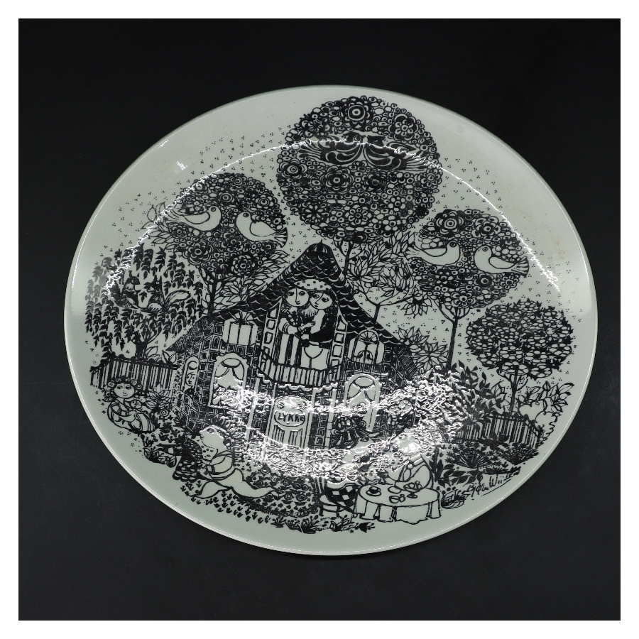 Dekorativ tallerken med kunstnerisk tryk fra Nymölle (str. Ø 27 cm)