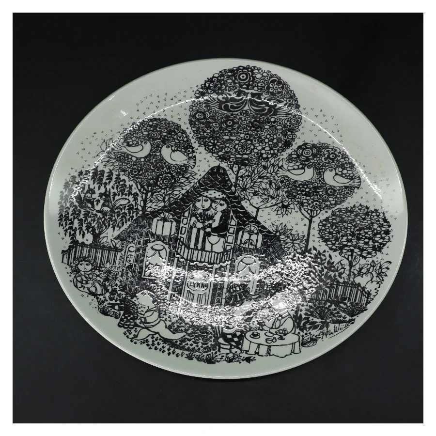 Dekorativ tallerken med kunstnerisk tryk fra Nymölle (str. Ø 27 cm)