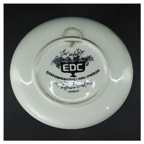 Dekorativ tallerken med kunstnerisk tryk fra Nymölle (str. Ø 27 cm)