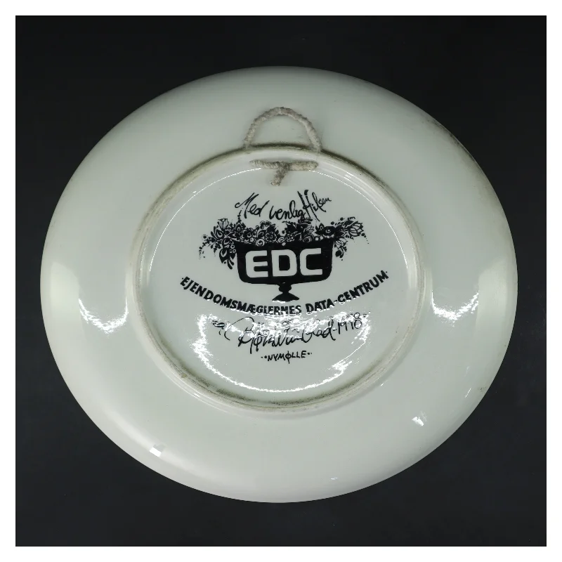 Dekorativ tallerken med kunstnerisk tryk fra Nymölle (str. Ø 27 cm)