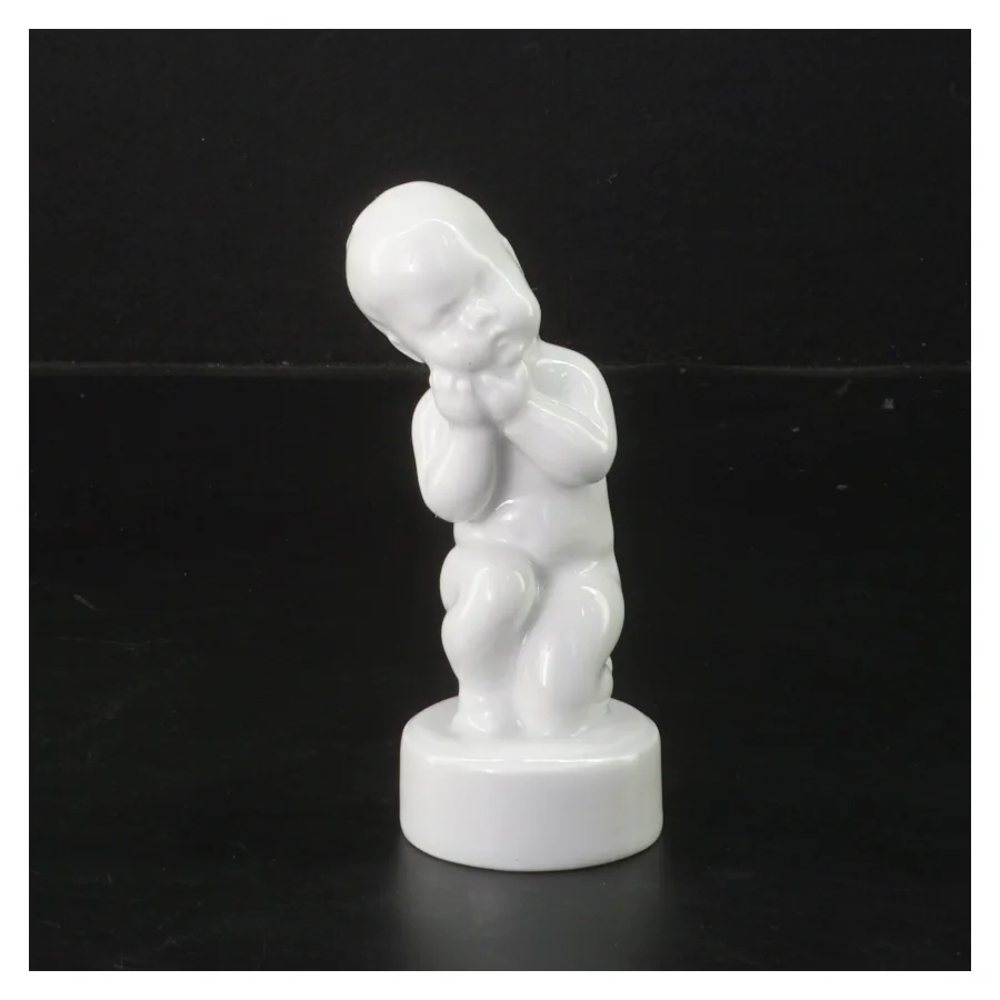 Porcelænsfigur af barn fra Royal Copenhagen (str. 12 cm)