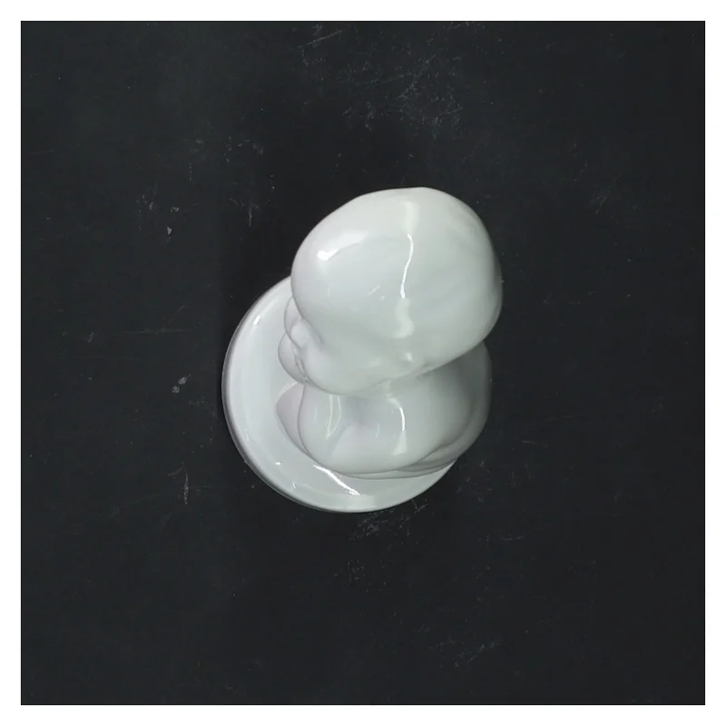 Porcelænsfigur af barn fra Royal Copenhagen (str. 12 cm)