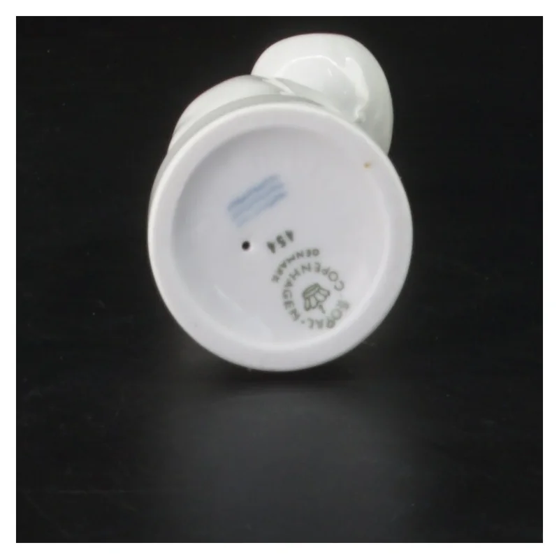 Porcelænsfigur af barn fra Royal Copenhagen (str. 12 cm)