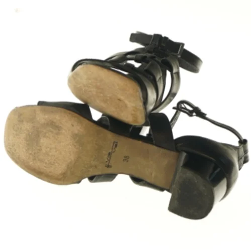 Sandal i læder med spænde fra Via Vai (str. 38 )