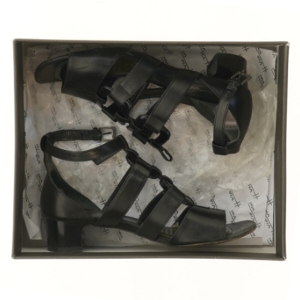 Sandal i læder med spænde fra Via Vai (str. 38 )