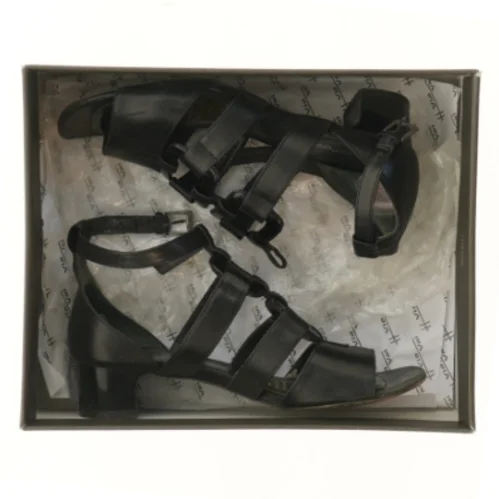 Sandal i læder med spænde fra Via Vai (str. 38 )