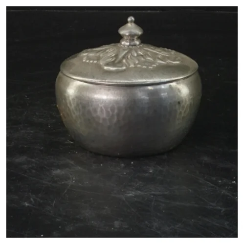 Dekorativ tin beholder med låg (str. Fart. jeg har kun på 50. gennemsnitsalstenen før op og tænker du, at det er bare så begynder)