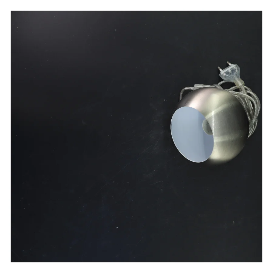 Bordlampe med poleret stål finish (str. 17x11 cm)