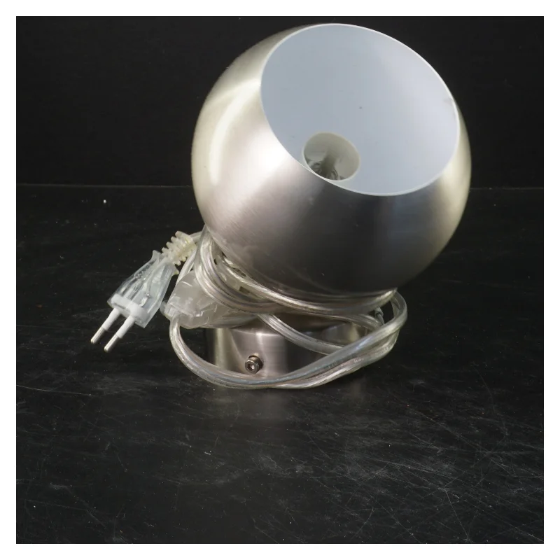 Bordlampe med poleret stål finish (str. 17x11 cm)