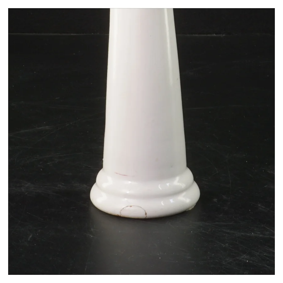 Par hvide porcelæn lysestager (str. 12 cm)