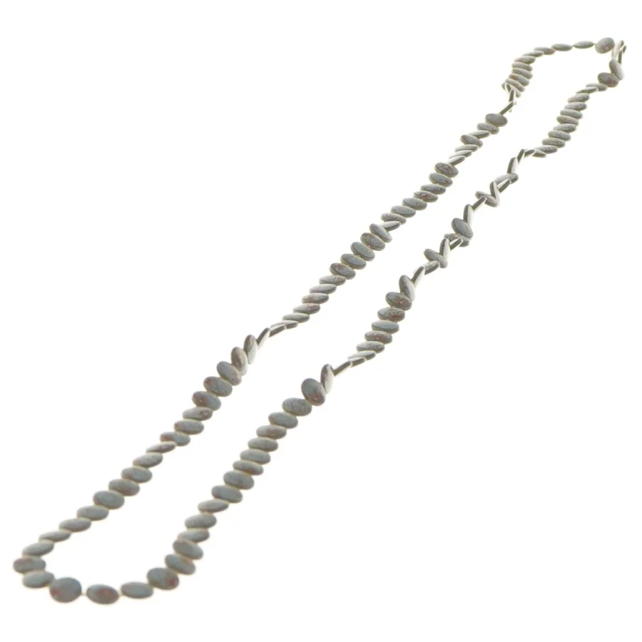 Lang halskæde med perler (str. 112 cm)