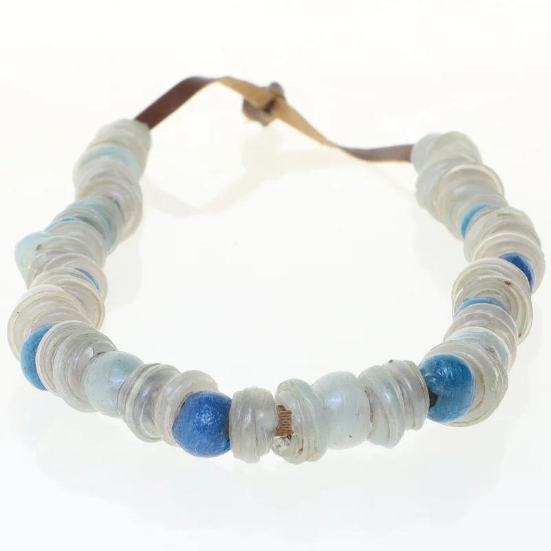 Halskæde med perler (str. 60 cm)