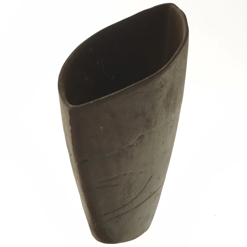 Asymmetrisk vase i keramik fra Stylemaker (str. 29 cm)