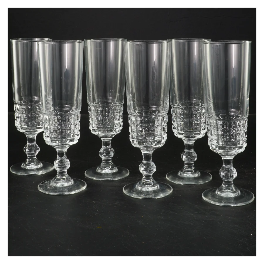Sæt af seks champagne glas (str. 17x6 cm)