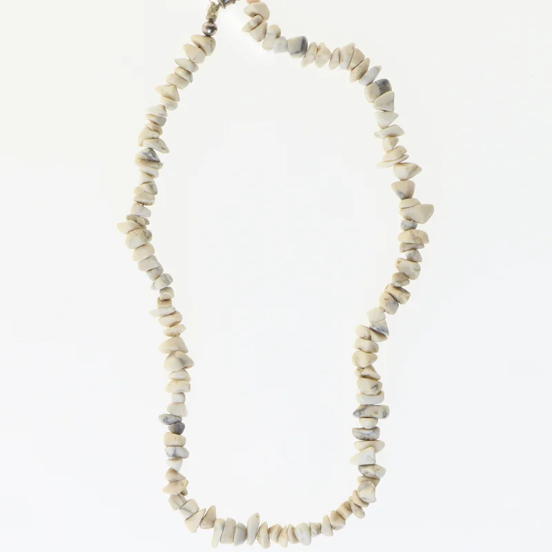 Halskæde med stenperler (str. 40 cm)