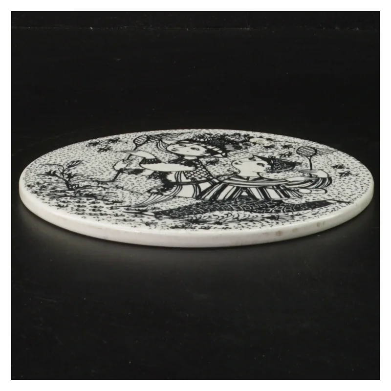 Dekorativt vægskilt med illustration fra Bjørn Wiinblad, Nymølle (str. Ø 15,5 cm)