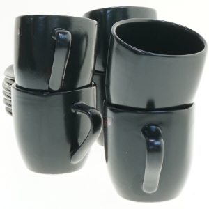 Sort sæt af kopper og underkopper fra aida