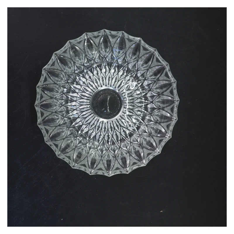 Glas skål med dekorative mønstre