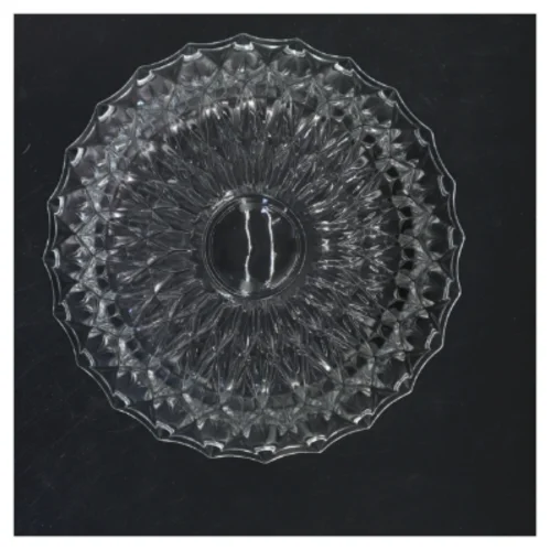 Glas skål med dekorative mønstre