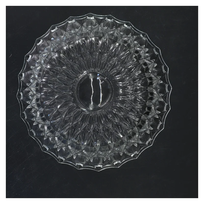 Glas skål med dekorative mønstre