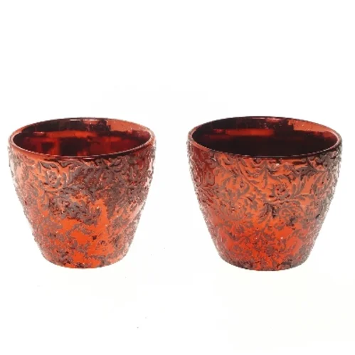 Røde dekorative urtepotteskjulere fra Krifon (str. 2 stk Ø 13,5 cm længde 12 cm)