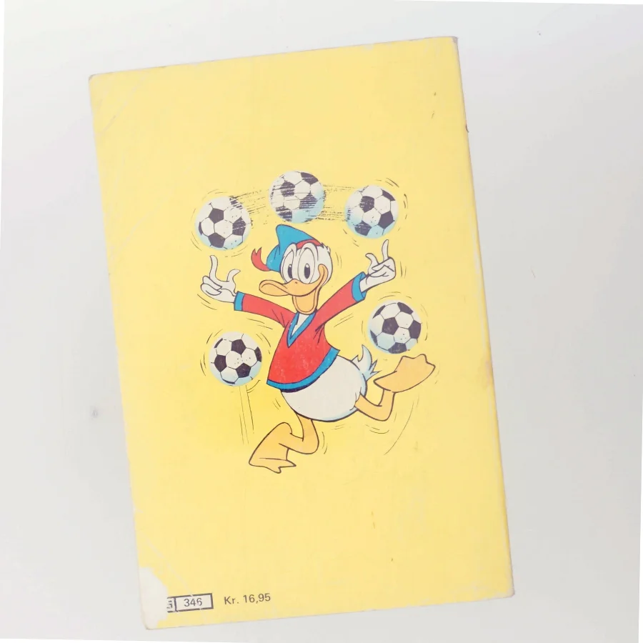 Anders And giver bolden op (Bog)