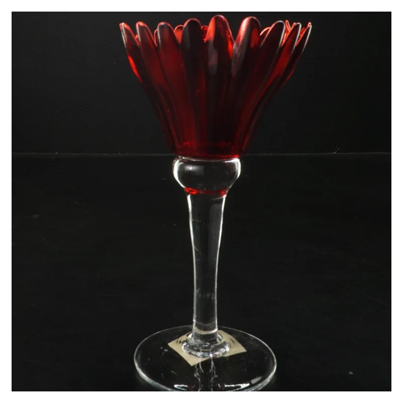 Dekorativ lysestage i glas med rød top fra Krifon (str. 11x20 cm)