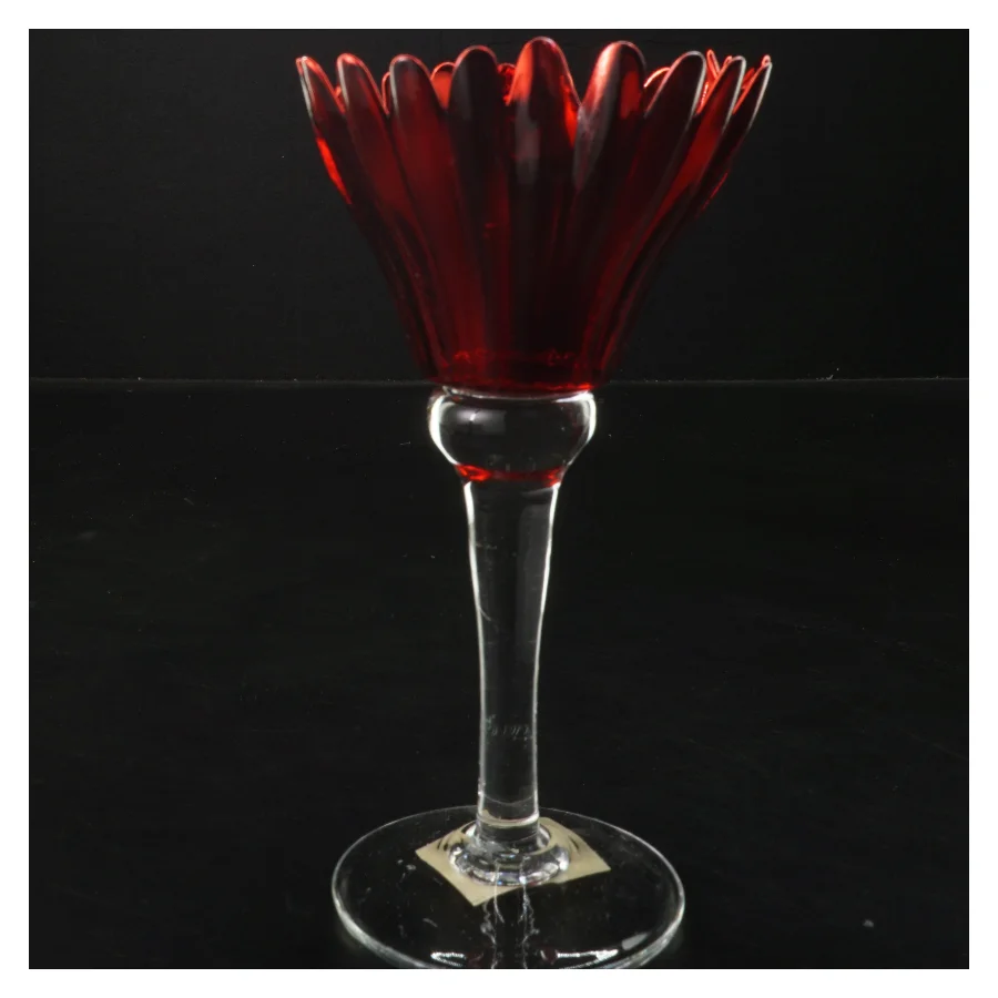 Dekorativ lysestage i glas med rød top fra Krifon (str. 11x20 cm)