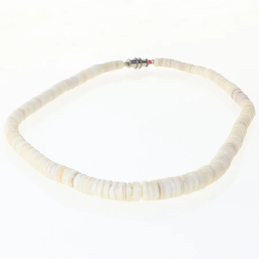 Halskæde med hvide skaller (str. 40 cm)