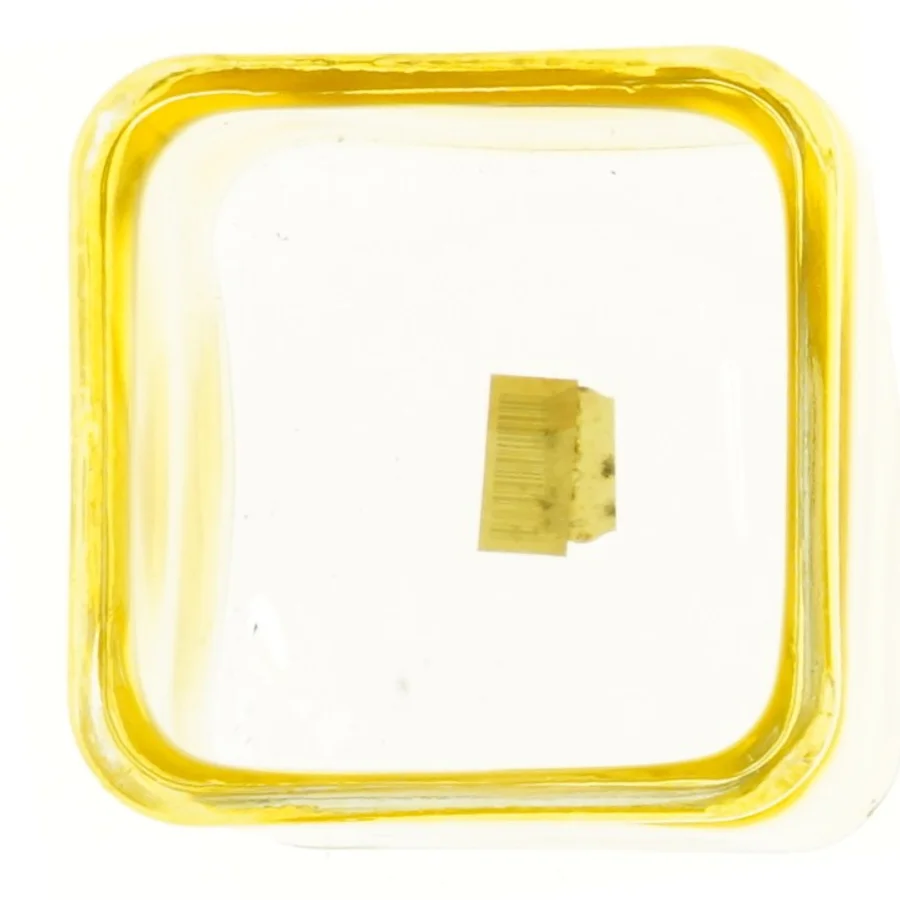 Kvadratisk gul glasbeholder (str. 12x12x12 cm)