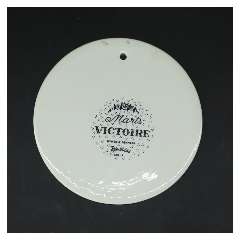 Vægdekoration Marts Victoire fra Bjørn Wiinblad (str. Ø 15,5 cm)