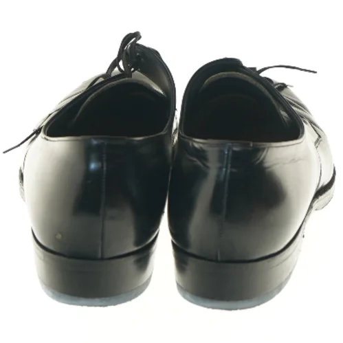 Sort klassiske sko i læder fra Hertz (str. 45 )