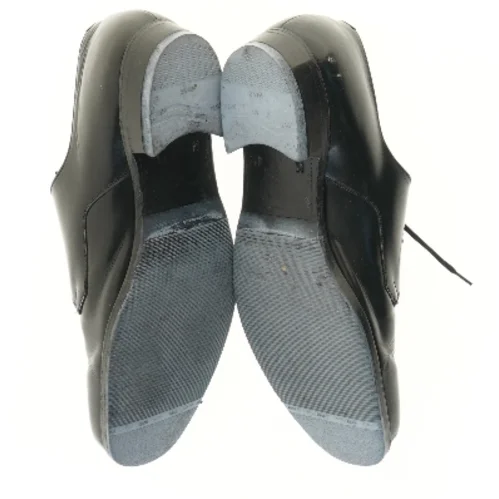 Sort klassiske sko i læder fra Hertz (str. 45 )