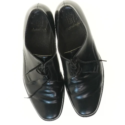 Sort klassiske sko i læder fra Hertz (str. 45 )