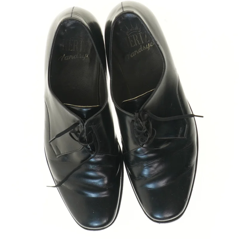 Sort klassiske sko i læder fra Hertz (str. 45 )