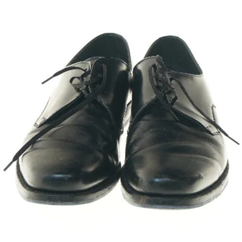 Sort klassiske sko i læder fra Hertz (str. 45 )