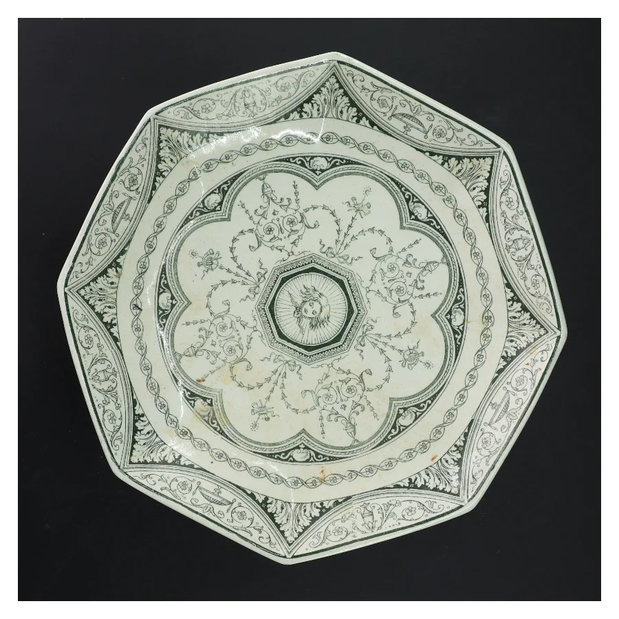 Dekoreret keramisk kagefad (str. 23,5x14 cm)