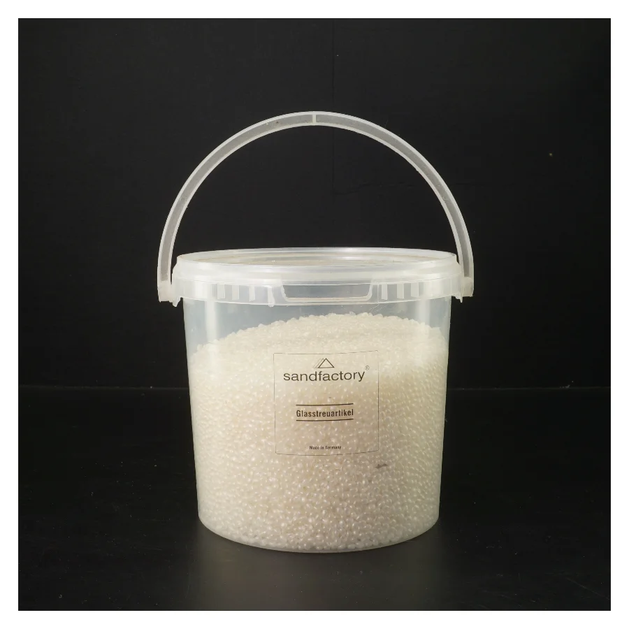 Spand med glaspartikler fra Sandfactory (str. 2,5L, 2,5-4 mm)